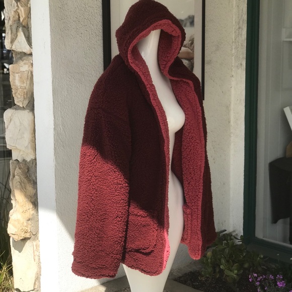 Reversible 2-tone Burgundy Hooded Sherpa Jacket - Picture 2 of 4